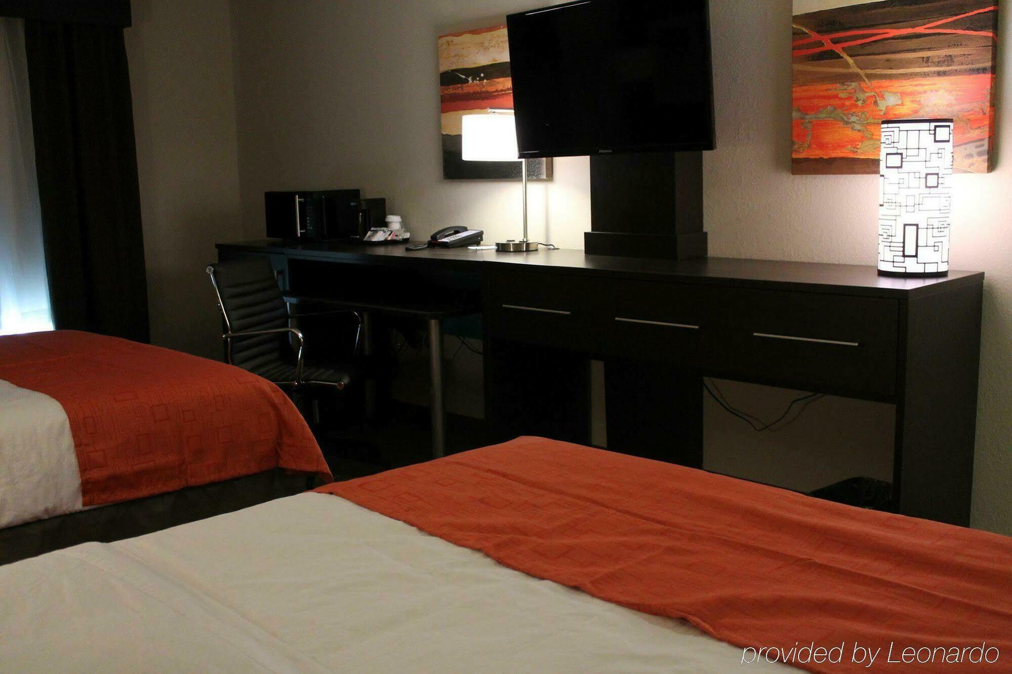 Express & By Ihg 3*