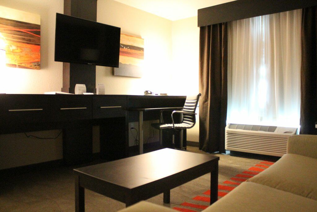 Express & By Ihg 3*
